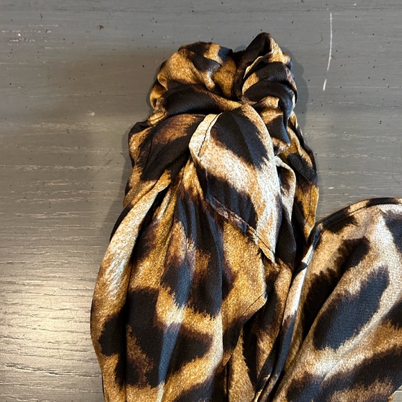 Leopard Print Scarf Scrunchie - Picture 3 of 6